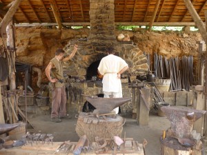 Atelier forgeron à Guedelon