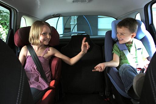 La sécurité en voiture avec Bébé âge par âge