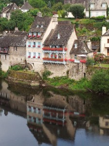 Argentat maisons sur Dordogne