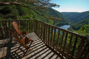 cabane hetre sous le charme terrasse