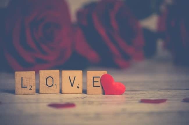 love en lettres scrabble saint-valentin