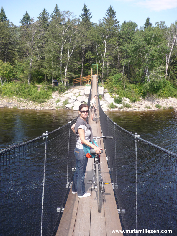 Parc Saguenay - Traversée de la rivière Sainte-Marguerite par pont suspendu