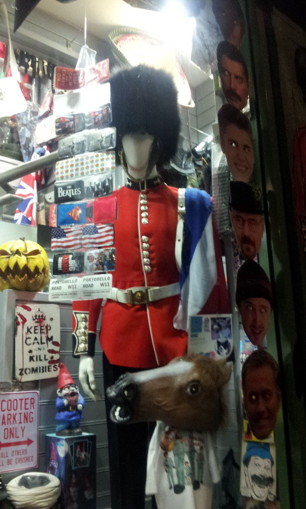 Vitrine d'une boutique de cadeaux plutôt excentriques à Notting Hill
