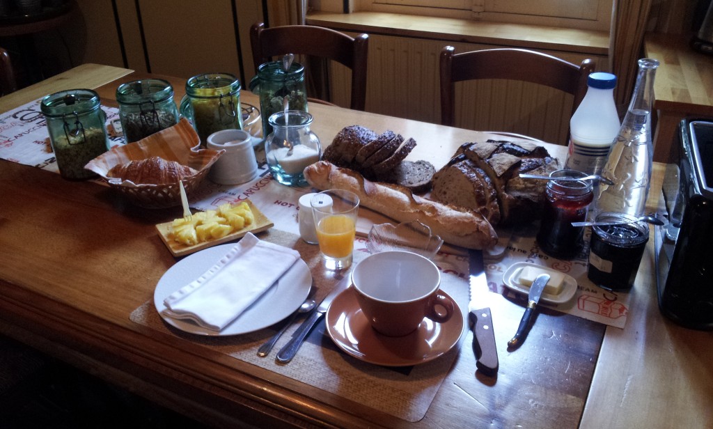 Les Conviv'hôtes, table du petit déjeuner 