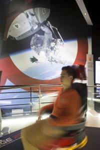 La Cité de l'Espace de Toulouse - Le siège simulateur rotatif. 