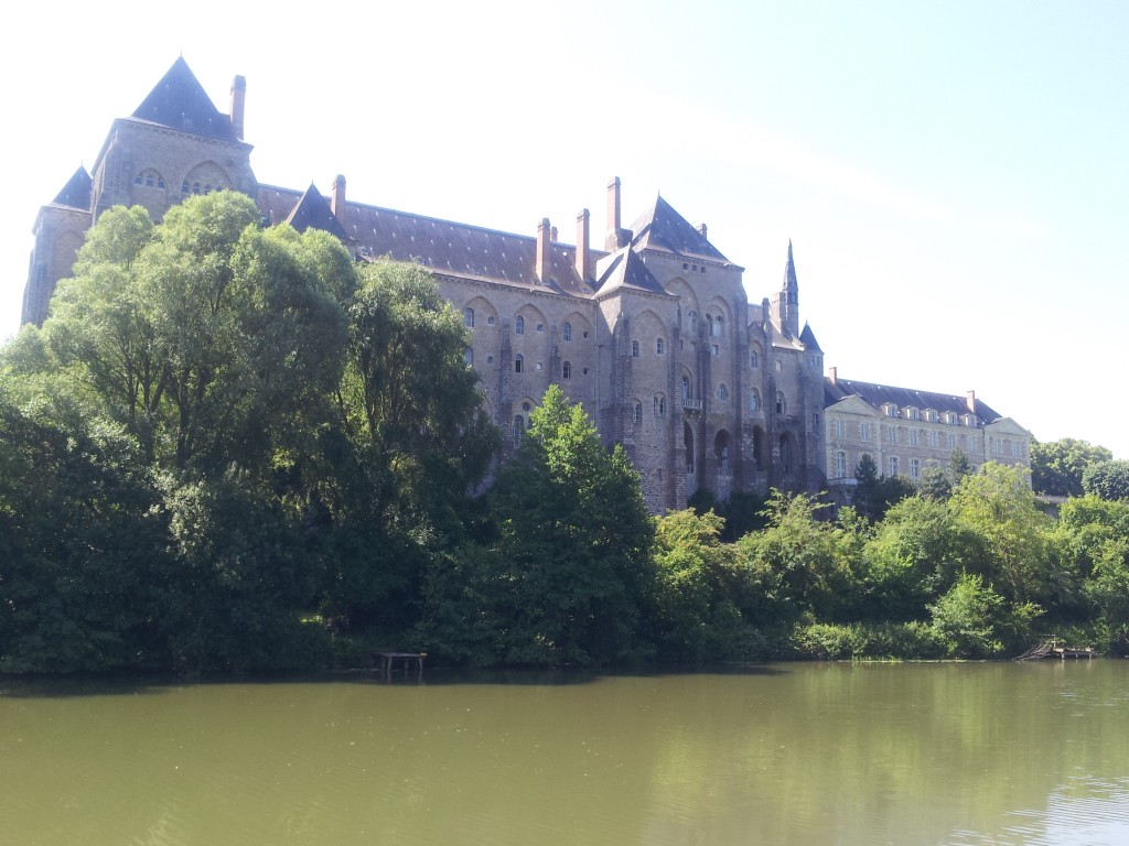 L'Abbaye de Solesmes en bord de Sarthe
