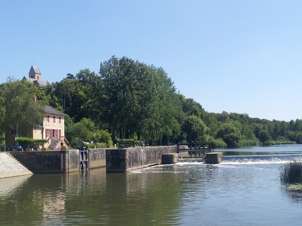 passage d'écluse à Juigné-sur-Sarthe