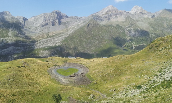 Vue panoramique du Parc naturel des Pyrénées depuis le petit train d'Artouste