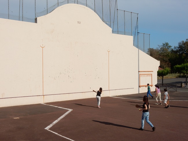 initation-pelote-basque-fronton-moliets initation-pelote-basque-fronton-moliets