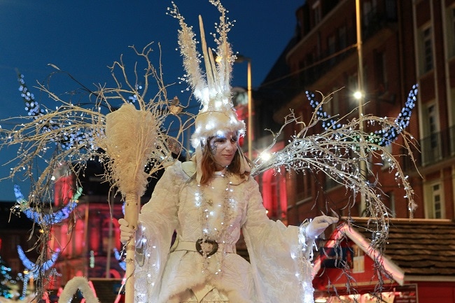 parade sur le marché de Noël d'Amiens