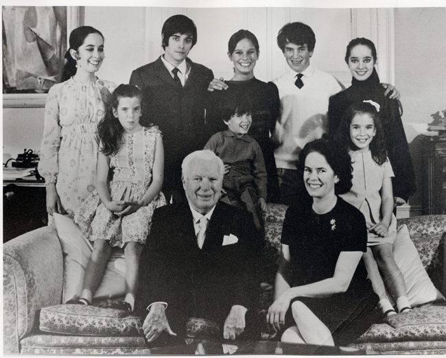 Photo 25 ans de mariage de Charlie Chaplin, avec femme et enfants
