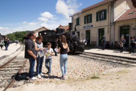 Train de l'Ardèche en famille en gare