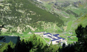 Vue panoramique sur l'Hotel Vall de Nuria