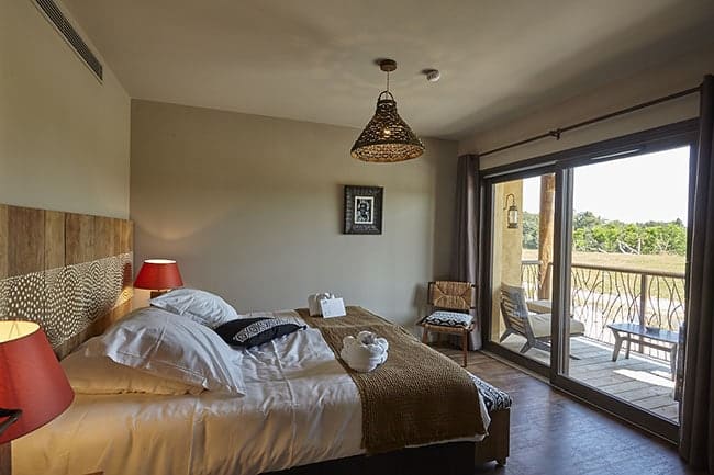 chambre hotel savane reserve le pal