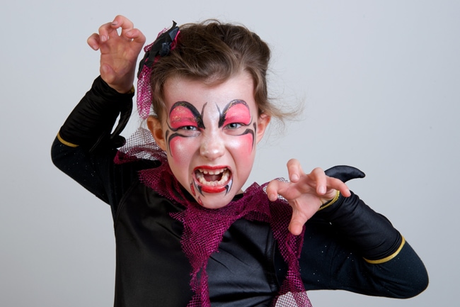 Jeune Fille De Visage En Gros Plan Avec Un Maquillage Halloween