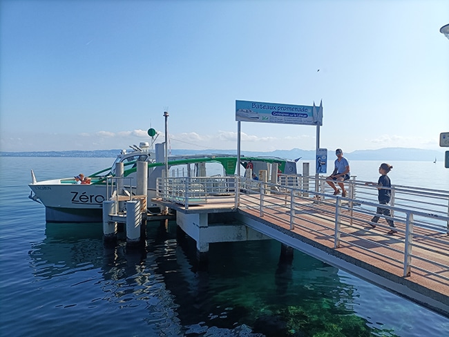 balade en bateau solaire sur le lac léman