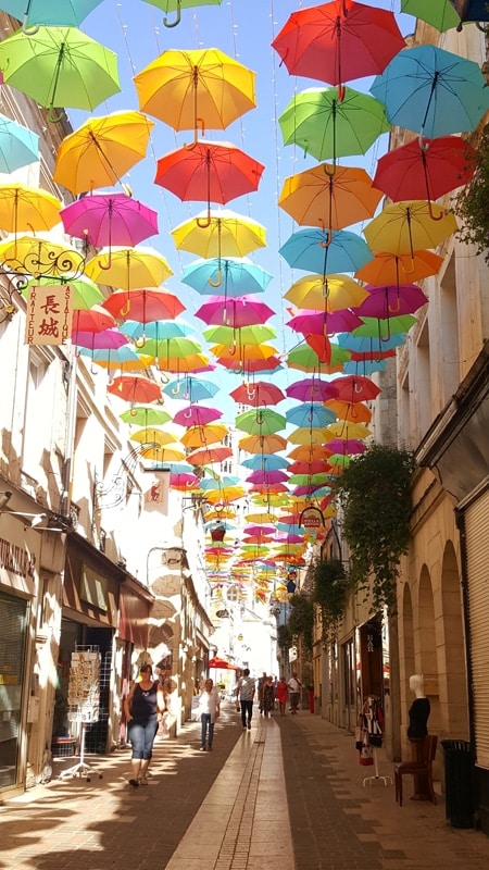 laon rue chatelaine ciel de parapluies