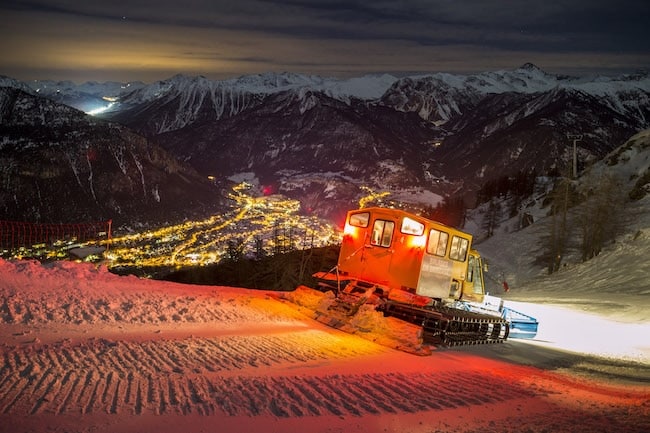 Balade en dameuse activité insolite à la montagne