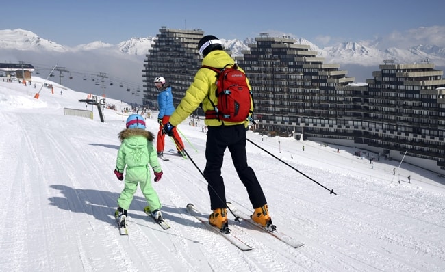 ski avec de jeunes enfants