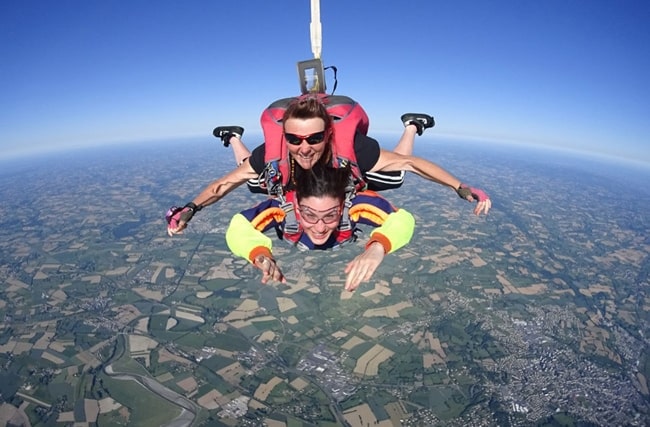 saut en parachute en couple