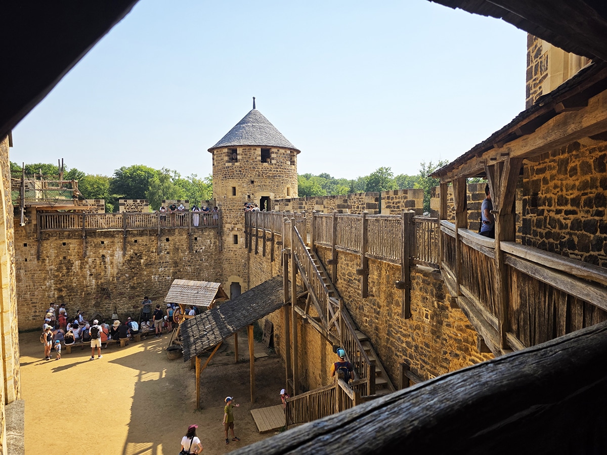 ou en est la construction de guedelon