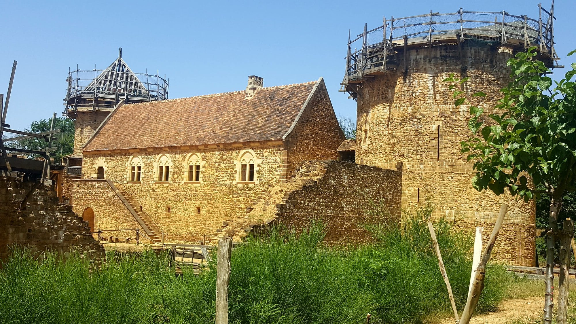 visite autour du chateau de guedelon