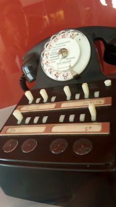 vieux téléphone au Musée de l'Aventure du Son