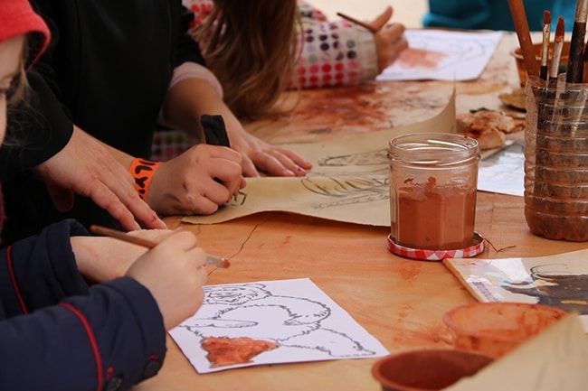 atelier enfant peinture à l'ocre Family Week