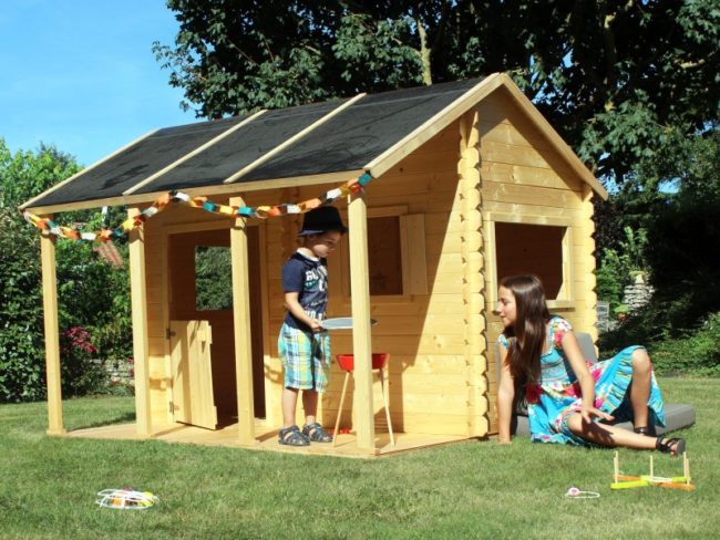 jeux de plein air, maison en bois pour enfants