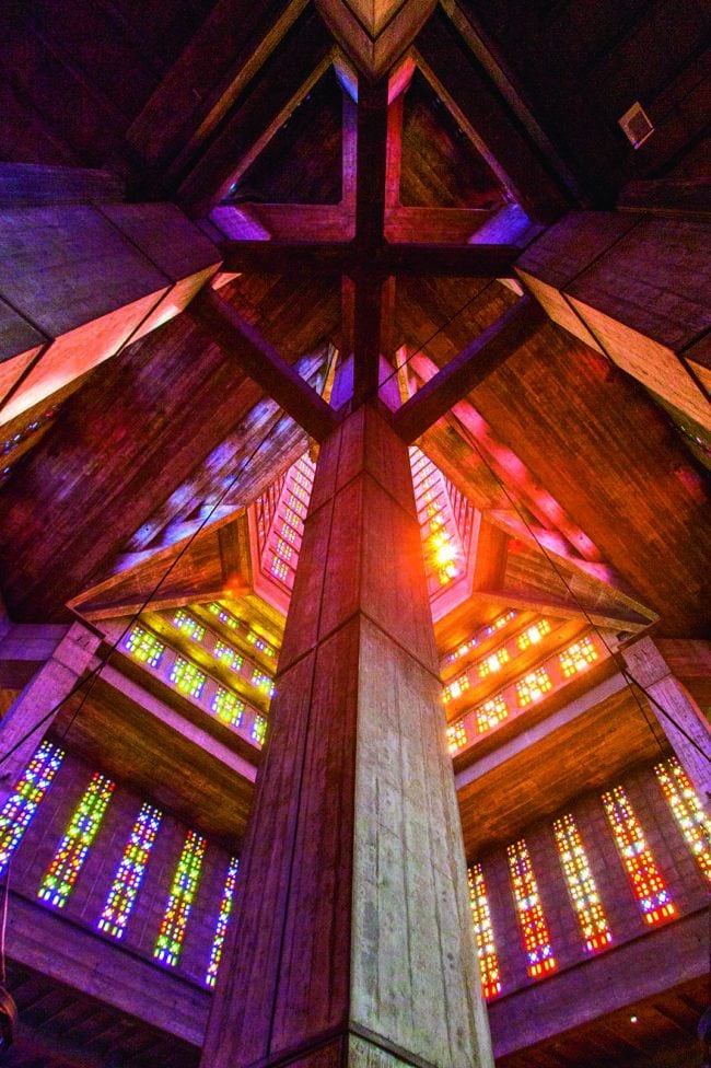 La tour de l'église Saint-Joseph du Havre vue de l'intérieur