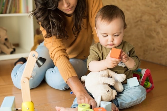 aider son enfant à évoluer avec la méthode Montessori