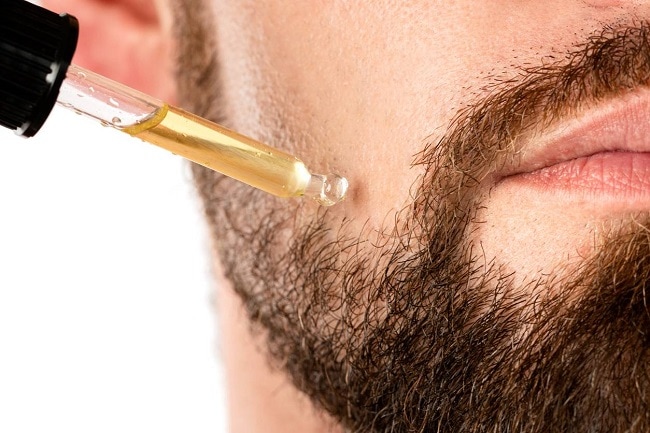 Meilleure huile à barbe : Les produits sur lesquels miser pour un poil plus  doux et nourri au quotidien