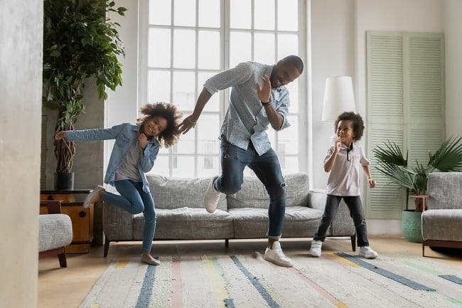 écouter la radio en famille