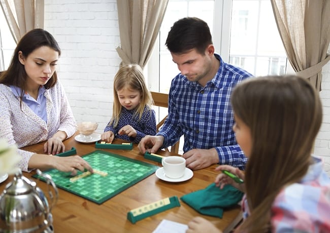 Jeu de société en famille