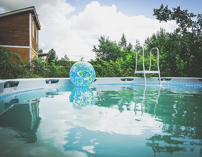 piscine hors-sol jardin