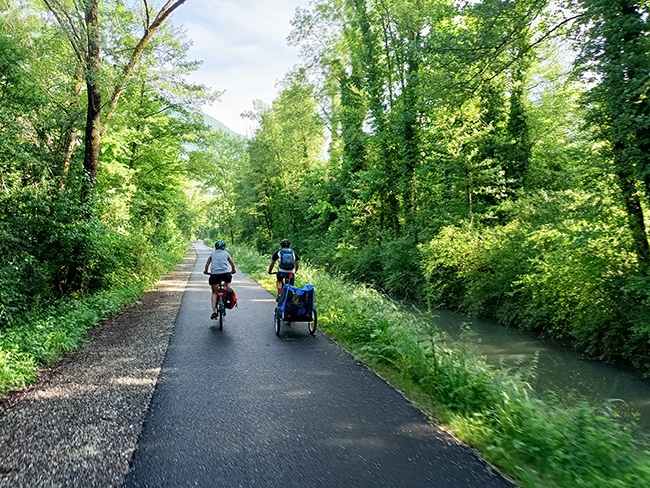 massif des bauges a velo en famille