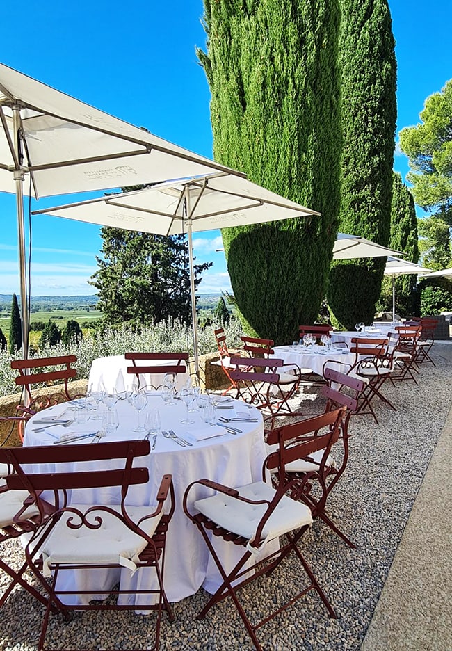 chateau des fines roches restaurant terrasse