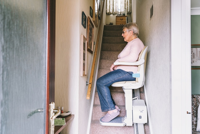 Monte-escalier pour personnes âgées ou à mobilité réduite : avantages