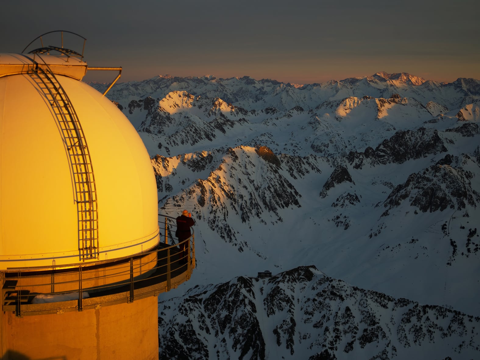 pic du midi vue chaine des pyrénées