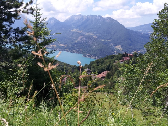 vacances en famille autour des lacs de savoie l'été