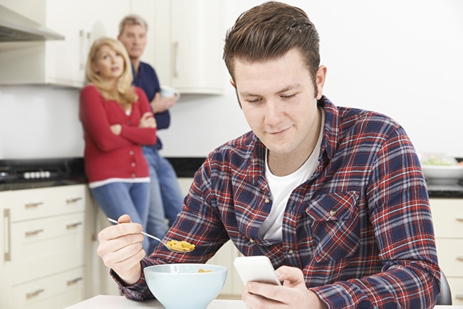 enfant boomerang retourner vivre chez ses parents