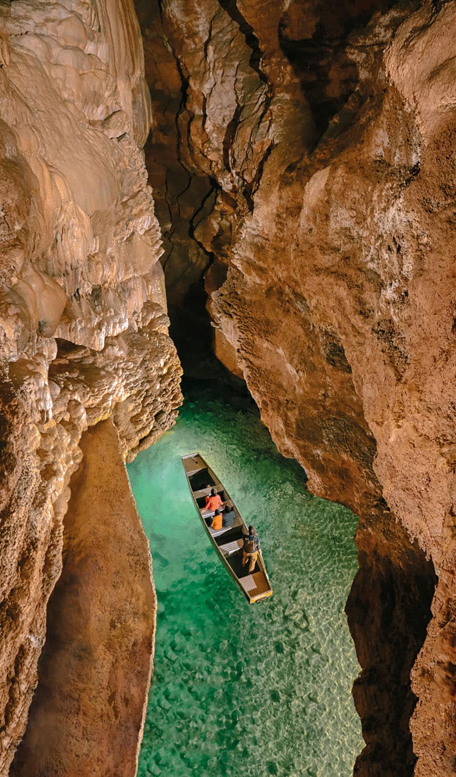 visites de grottes insolites en france