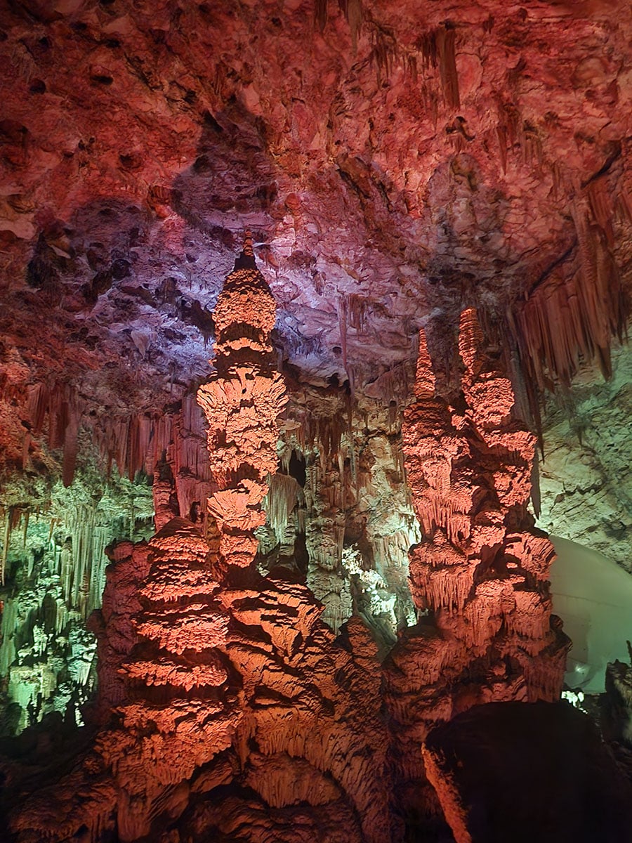 ou se situe la grotte de la salamandre