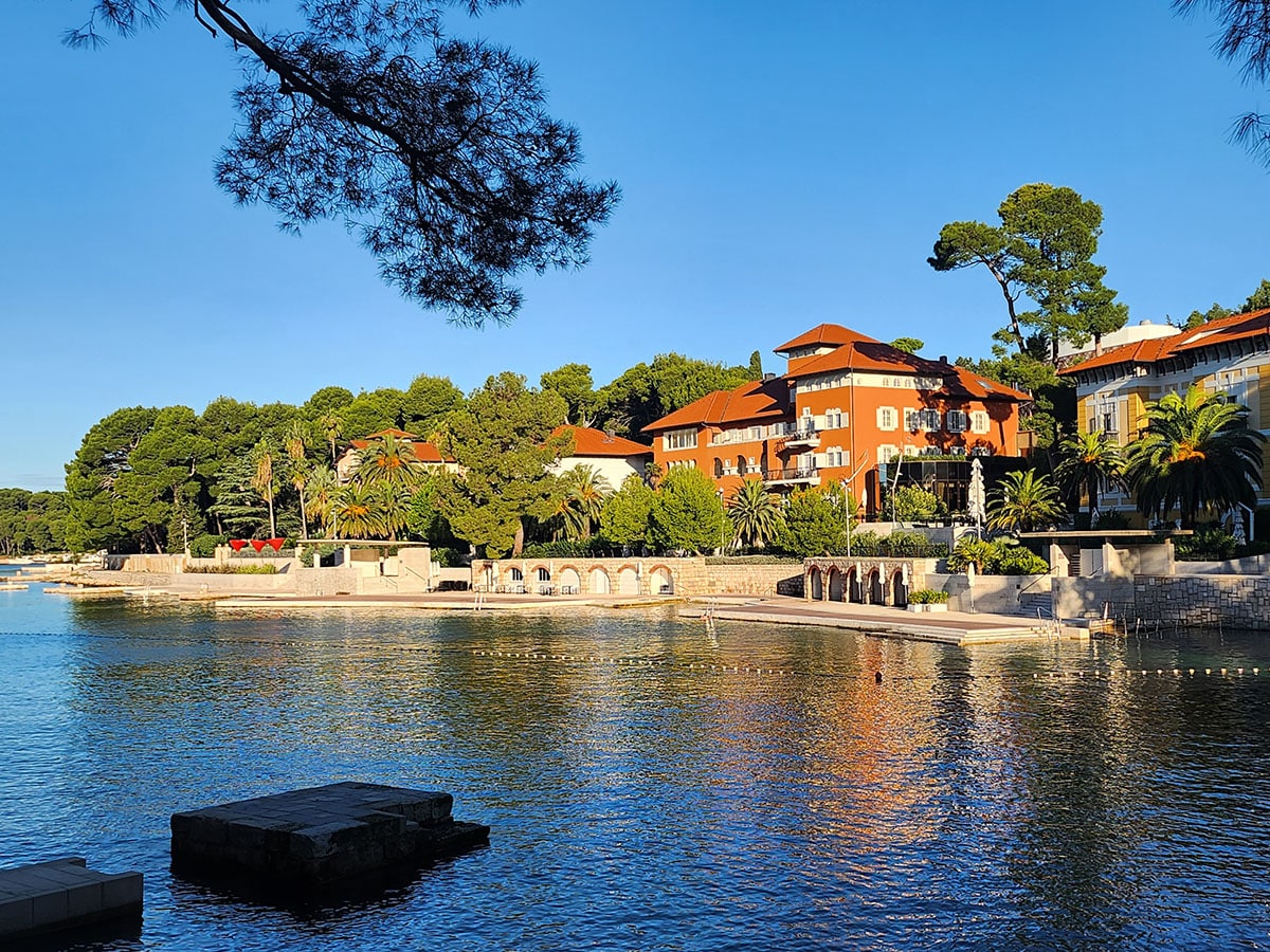 bel hotel bord de mer ile de losinj