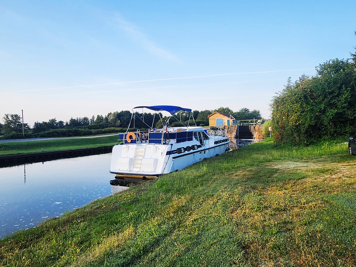 location bateau sans permis électrique en saone et loire
