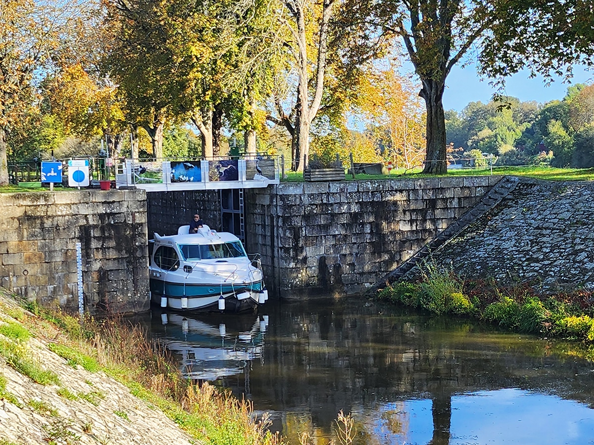location bateau sans permis sur la mayenne