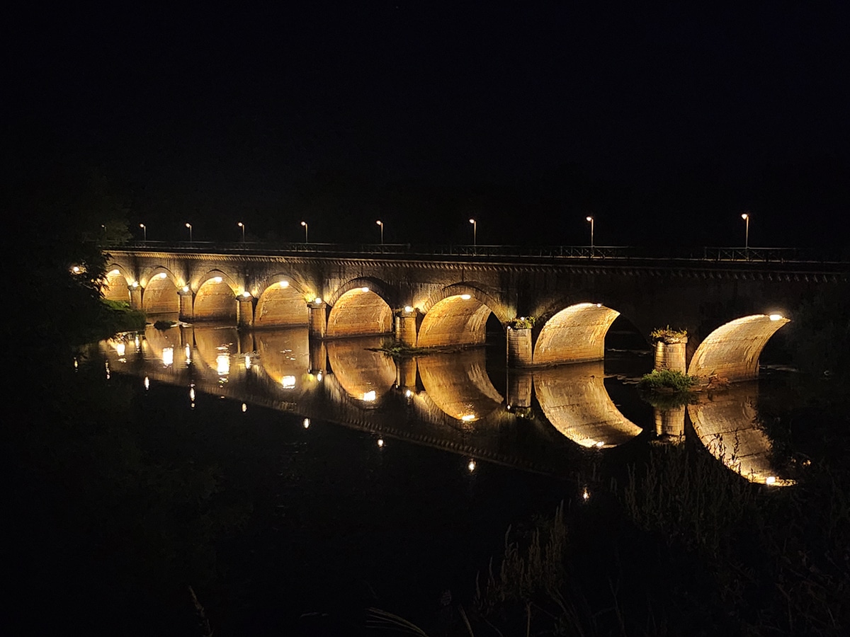 pont-canal de digoin la nuit