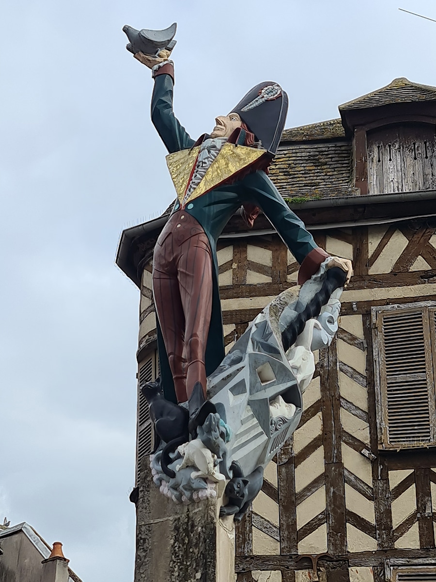 pourquoi cadet roussel à Auxerre