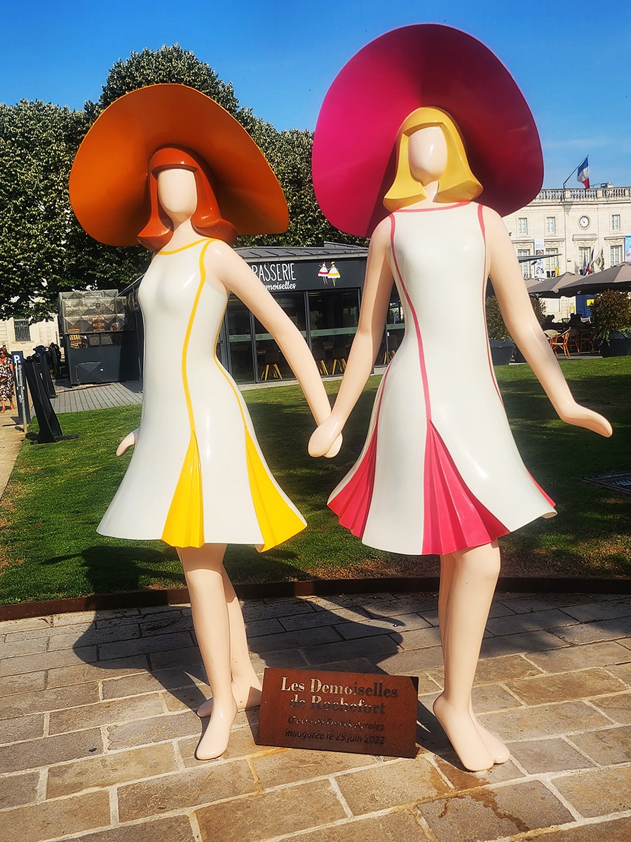 demoiselles de rochefort statue