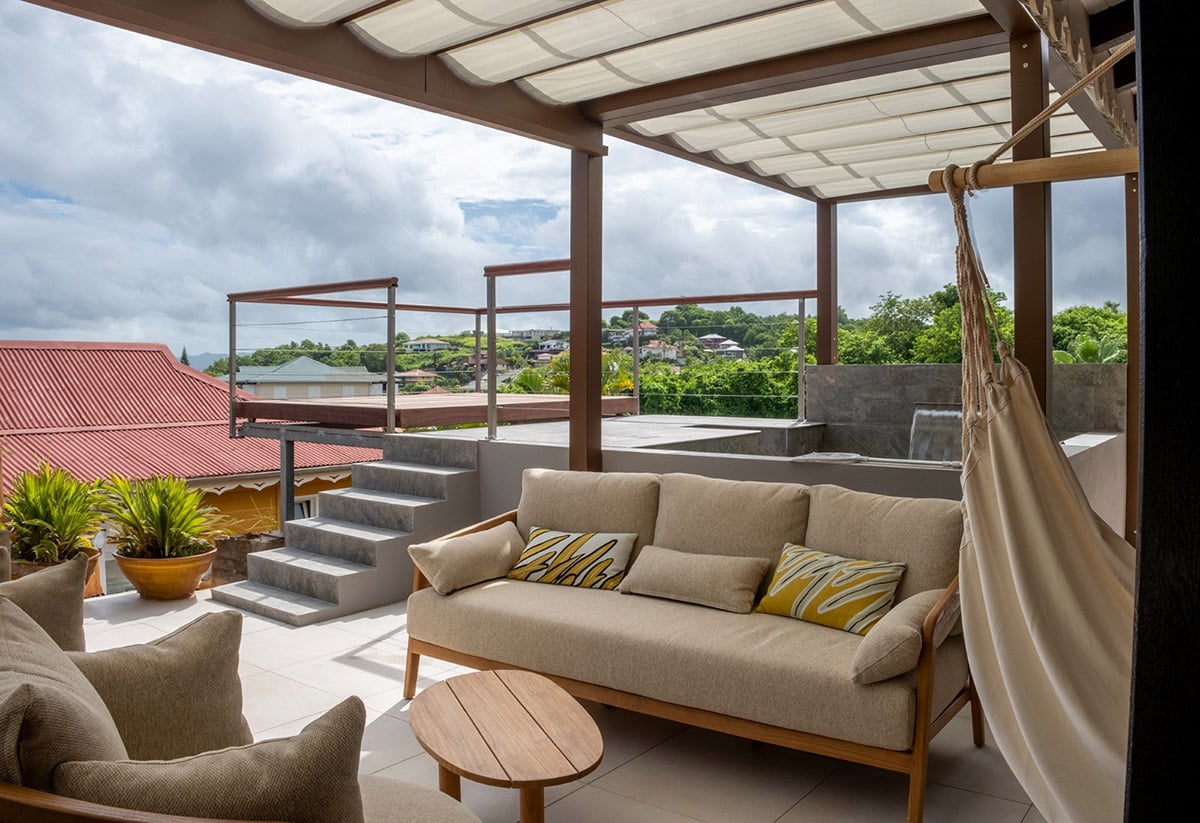 hotel luxe avec terrasse et vue mer martinique